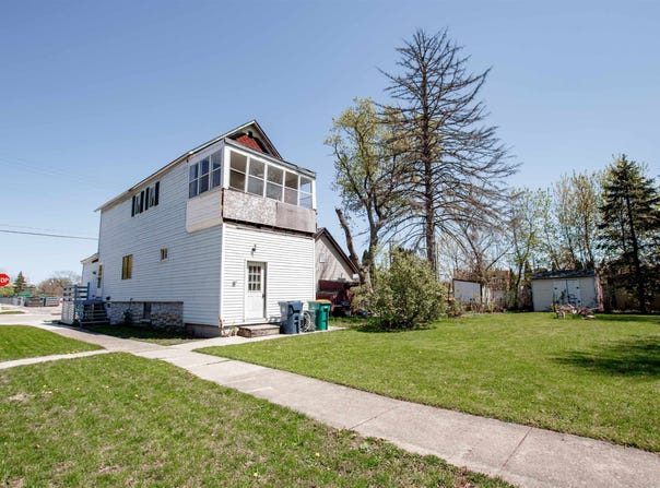 302 W DIVISION Street, FOND DU LAC, WI 54935
