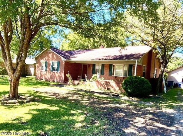 209 E Ridge Street, Rose Hill, NC 28458