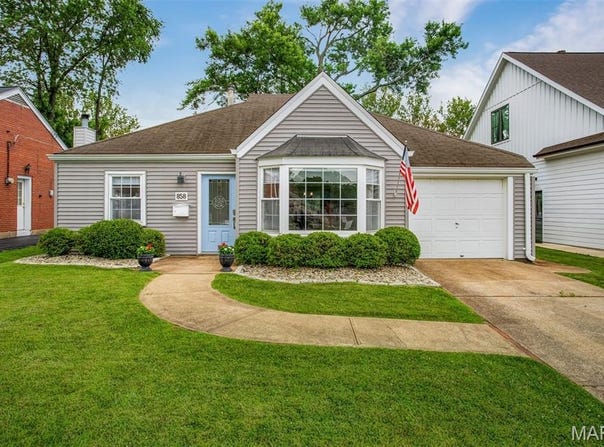 858 Chelsea Avenue, Glendale, MO 63122
