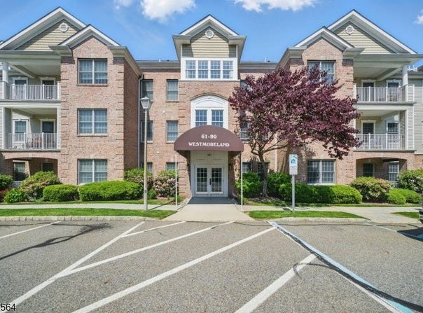 63 Ridgeview Ln, Mount Arlington Boro, NJ 07856