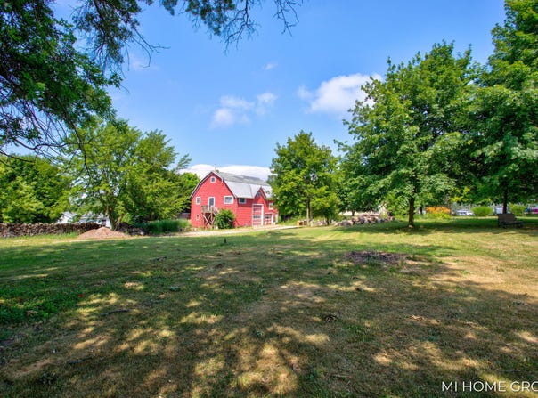 715 E MAIN STREET, FENNVILLE, MI 49408