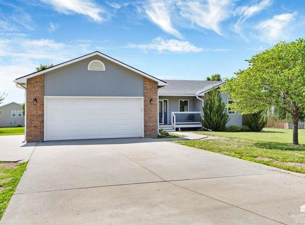 8629 Eagles Landing Circle, Manhattan, KS 66502