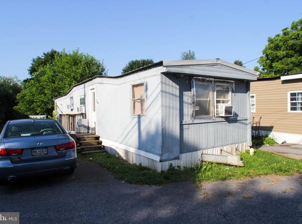 6824 W LINCOLN HIGHWAY W, THOMASVILLE, PA 17364