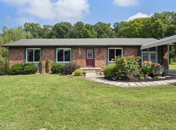 102 Edmonds Drive, Oliver Springs, TN 37840