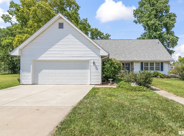 113 W WALNUT Street, Chatham, IL 62629