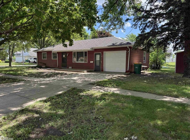 702 7th Avenue SW, Hampton, IA 50441