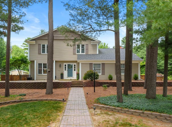 10174 Point O Woods Drive, Portage, MI 49002