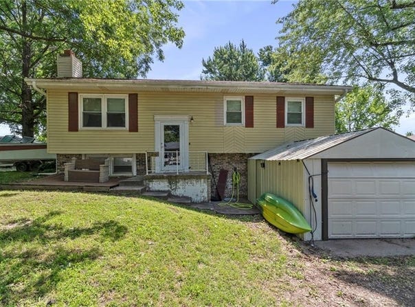 1405 S Vine Street, Holden, MO 64040