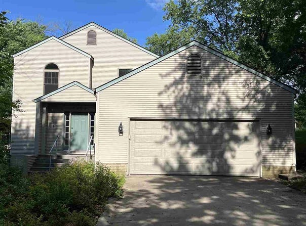 2624 Bluffwood Circle, IowaCity, IA 52245