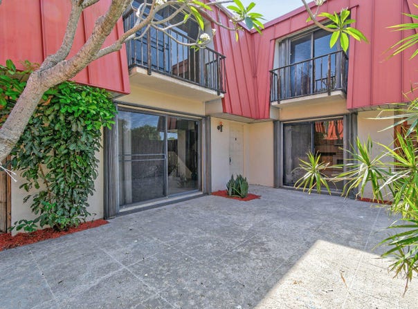 3203 Meridian Way N, Palm Beach Gardens, FL 33410