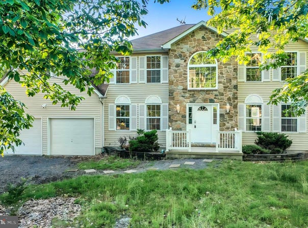 3334 STONEHENGE Drive, EAST STROUDSBURG, PA 18301