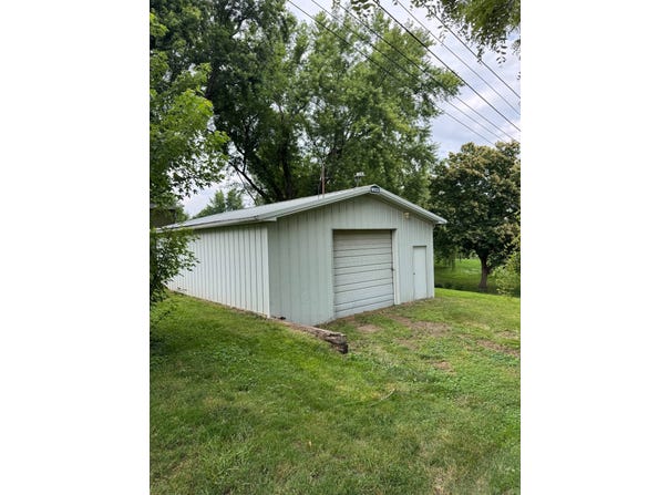 308 Davis St, Mound City, MO 64470