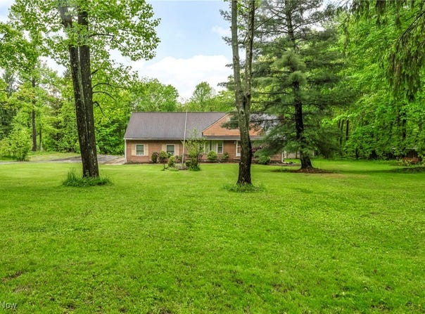 13443 Lakewood Drive, Chesterland, OH 44026