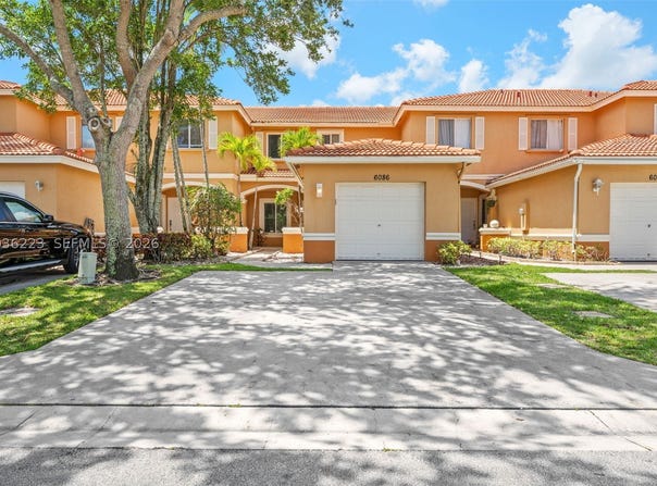 6086 Southard St, West Palm Beach, FL 33411