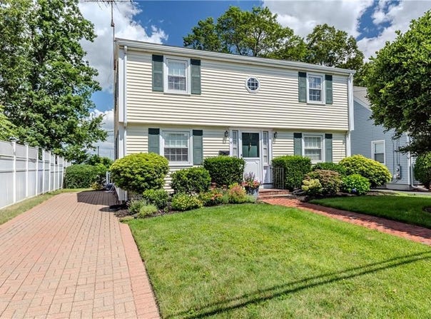 19 Longue Vue Avenue, North Providence, RI 02904