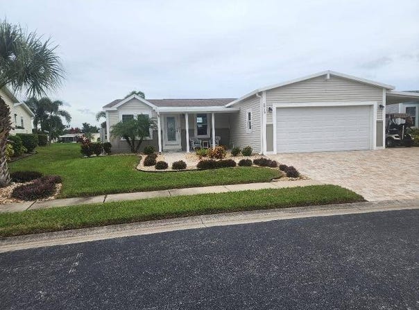 2710 Greens Keeper Dr, Ruskin, FL 33570