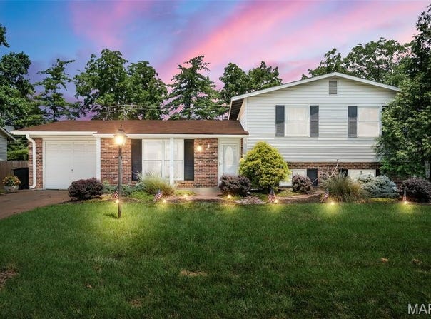 3 Country Hill Road, St Peters, MO 63376