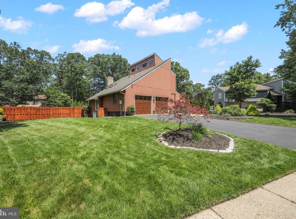 15 WOODHURST DRIVE, VOORHEES, NJ 08043