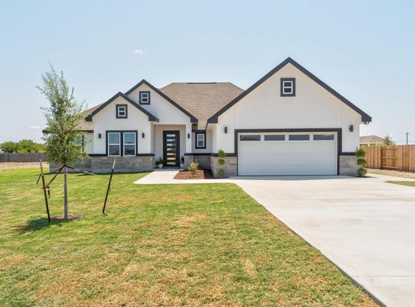 123 Bianca CIR, Del Valle, TX 78617