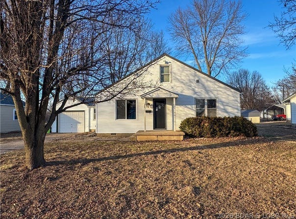 203 W Magnolia, Versailles, MO 65084
