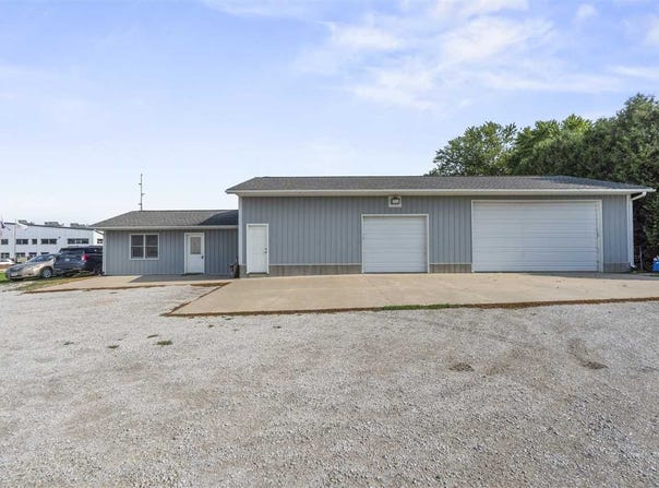 405 N Maplewood Avenue, IA 52361