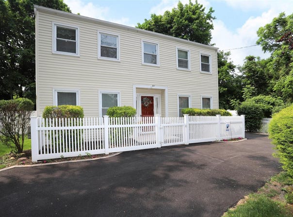 36 Rose Street, Smithtown, NY 11787