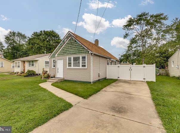 231 CRAWFORD AVENUE, MAPLE SHADE, NJ 08052