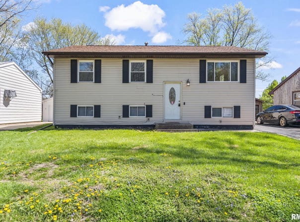 328 PARKVIEW Drive, Rochester, IL 62563