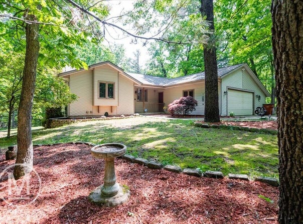 9057 Vergennes Street SE, Ada, MI 49301