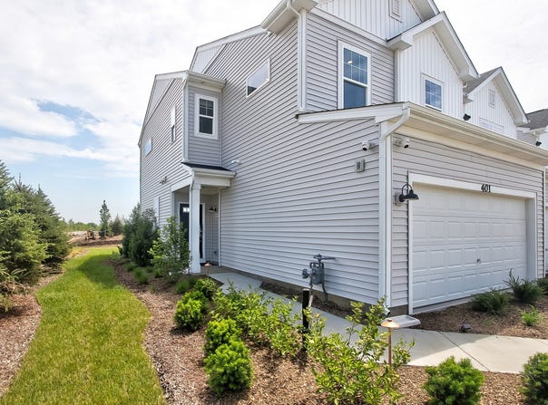 260 Kingsport Drive, South Elgin, IL 60177