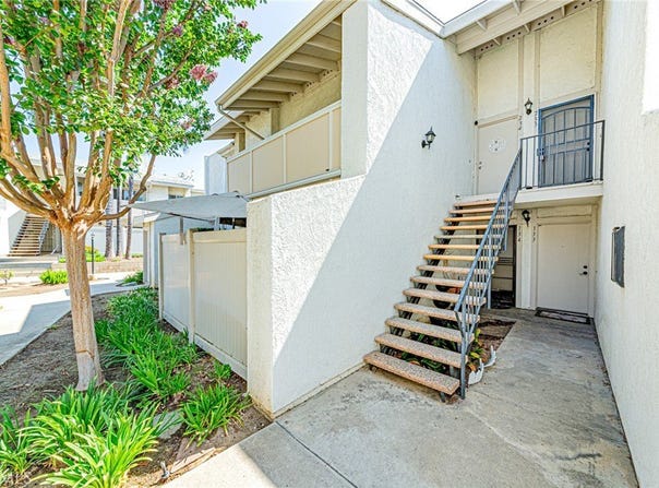 1042 E La Habra Boulevard, La Habra, CA 90631