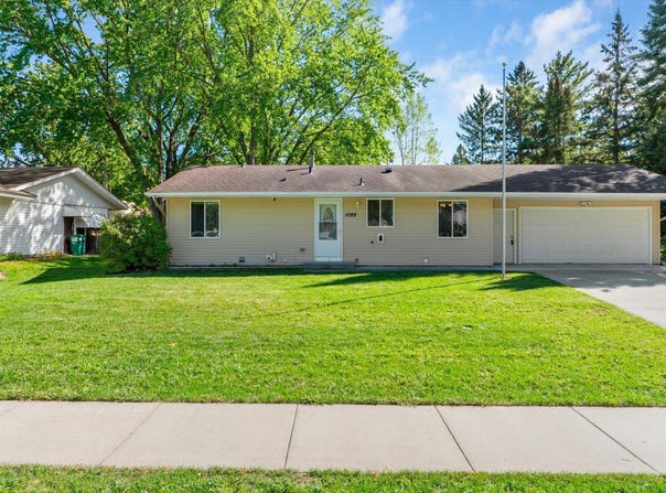 1086 Lowell Drive, Apple Valley, MN 55124