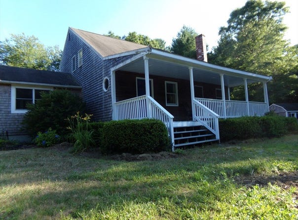 29 Beach St, Middleboro, MA 02346