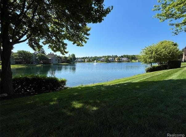 536 CAMBRIDGE Way, Bloomfield Hills, MI 48304