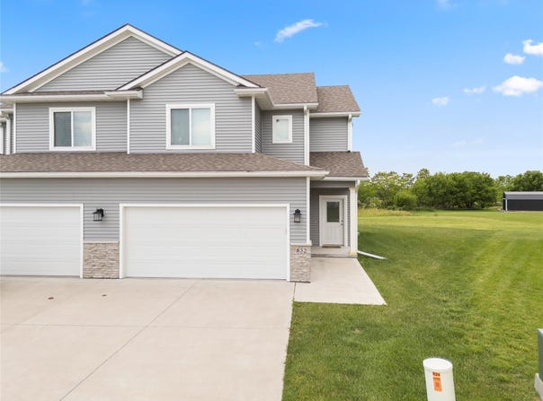832 Kinney Circle NE, Bondurant, IA 50035