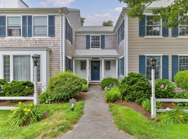 15 Pleasant Street, Harwich Port, MA 02646