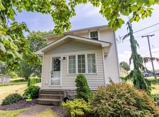 7142 Oakhill Avenue NE, Alliance, OH 44601
