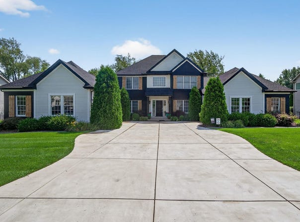 50590 Hollybrook Drive, Granger, IN 46530-4946