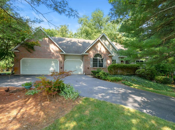 6632 E Eagle Lake Drive, Kalamazoo, MI 49009
