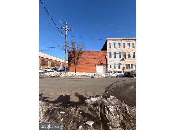 355 N 8TH Street, READING, PA 19601