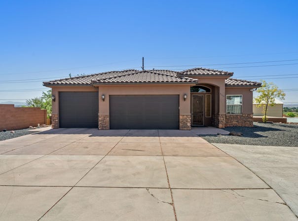 2752 E 50 S ST, St George, UT 84790