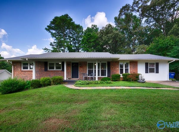 121 11th Place NW, Arab, AL 35016