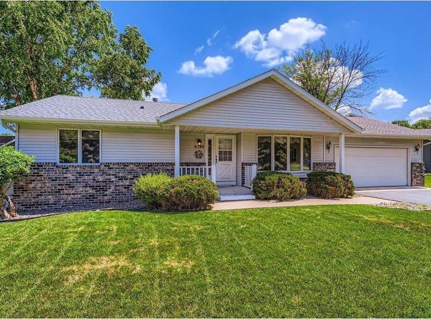 6780 Upper 28th Street N, Oakdale, MN 55128