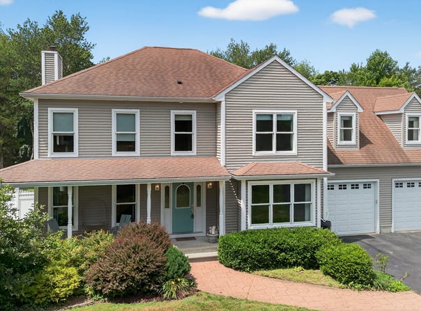 894 Vauxhall St Extension, Waterford, CT 06385