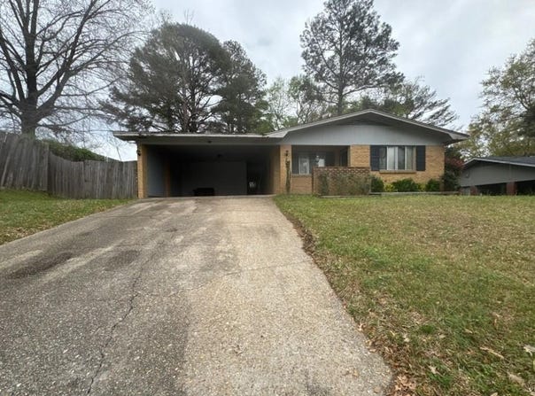 203 Sioux Street, Vicksburg, MS 39180