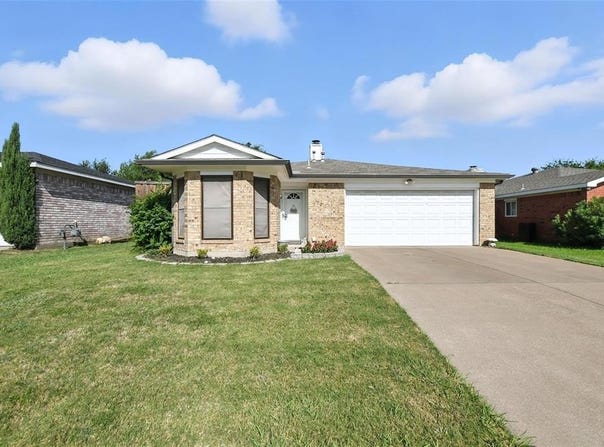 1016 Union Drive, Saginaw, TX 76131