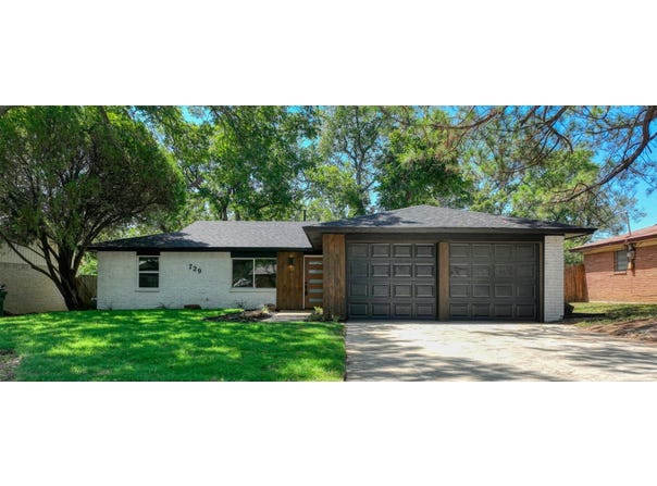 729 Oakwood Avenue, Hurst, TX 76053