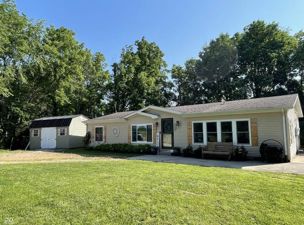 6890 E County Road 800 N, Bainbridge, IN 46105