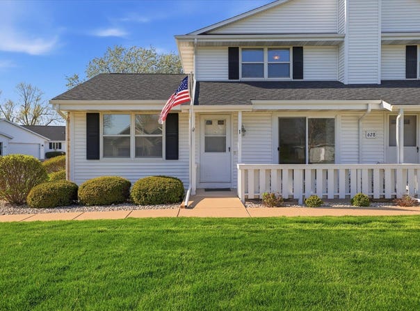 628 Westbury Ln, Delavan, WI 53115