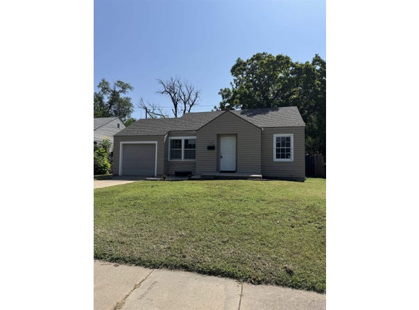 1118 N Terrace Dr, Wichita, KS 67208